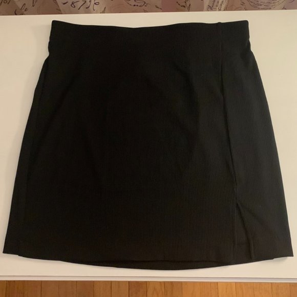 NWT H&M Black Ribbed Short Skirt 🐈⬛ - Picture 6 of 10